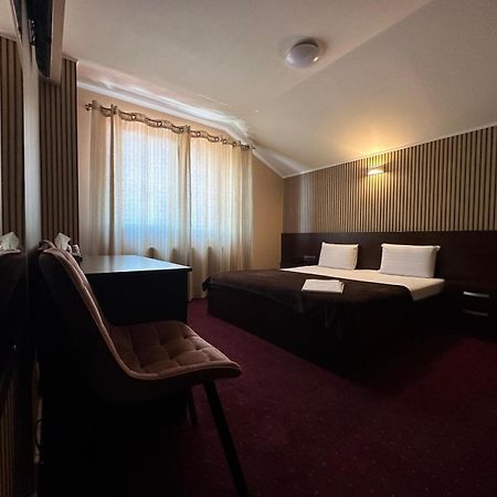 Hotel Athos Voluntari Экстерьер фото
