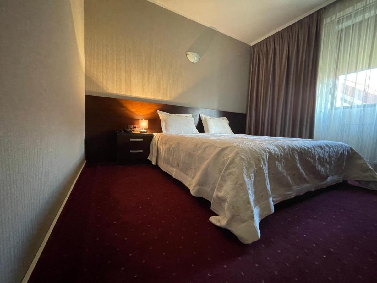 Hotel Athos Voluntari Экстерьер фото
