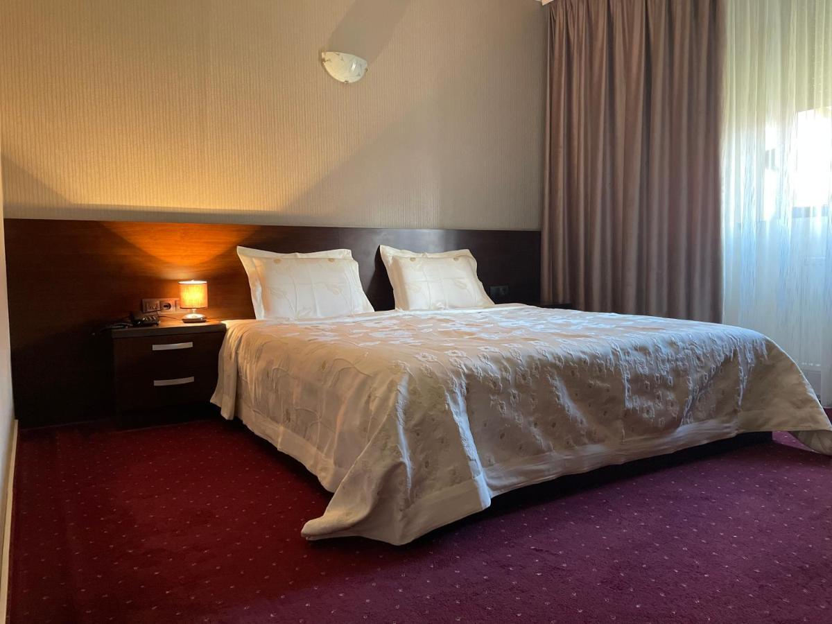 Hotel Athos Voluntari Экстерьер фото